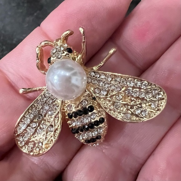 New Luxury designer, gold & black spinel bumblebee Brooch w Rhinestones & Pearls - Picture 8 of 8